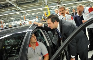 Empresa automotriz SEAT dará empleo a 25 Ingenieros 